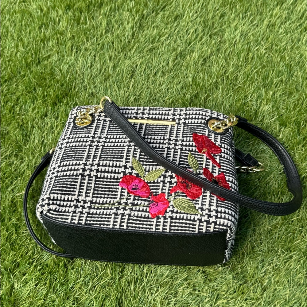 Liz Claiborne Floral Embroidered Shoulder Bag - Black & White Chain Strap - Picture 1 of 15
